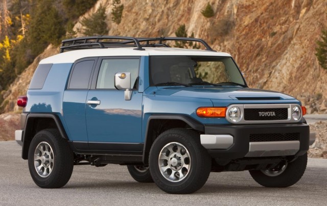 Toyota FJ Cruiser (1).jpg